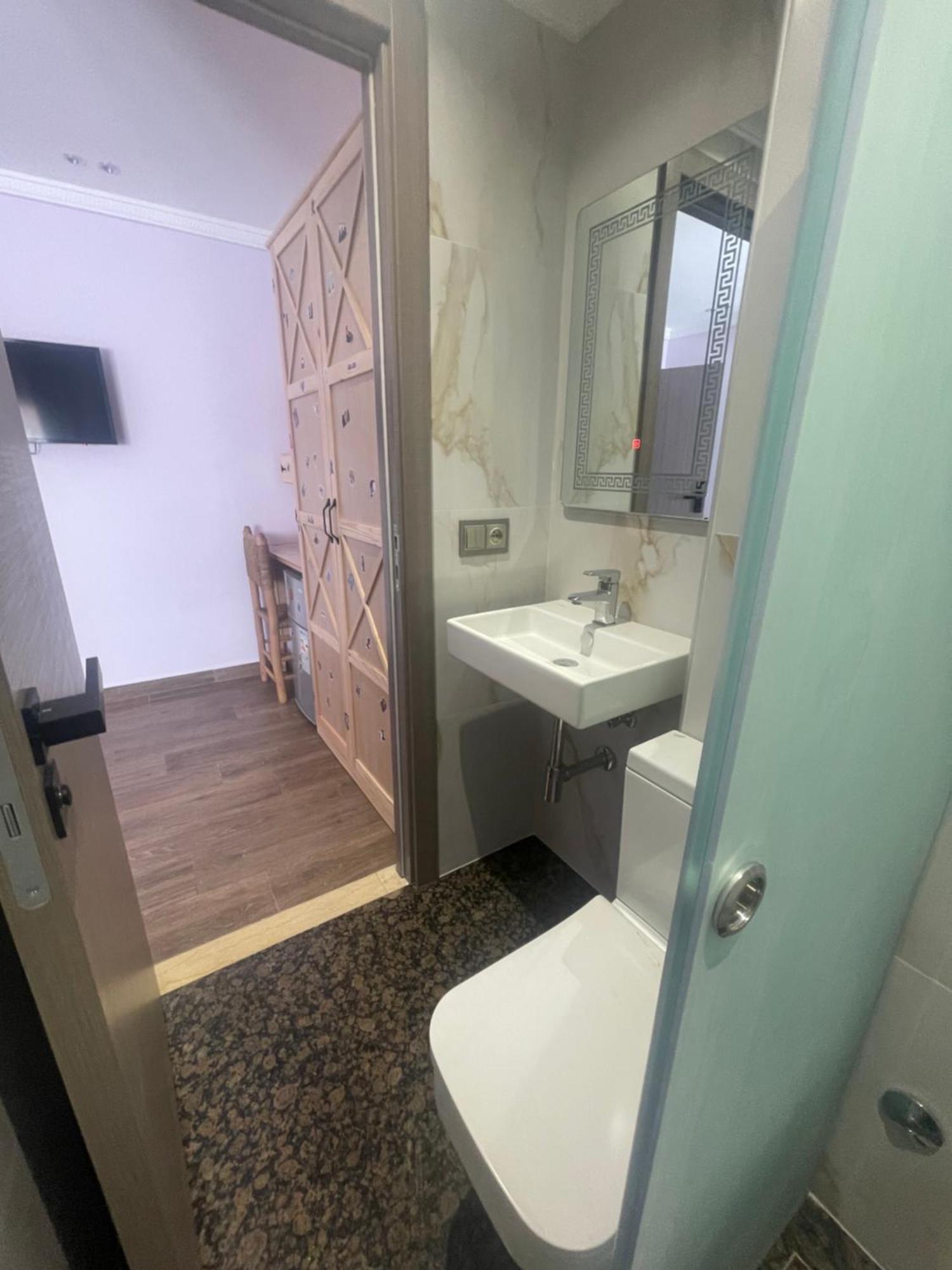 Anni Guesthouse Hostel Мартіль Екстер'єр фото